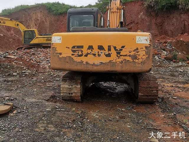 三一重工 SY135C-8 挖掘机