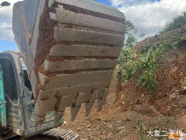 神钢 SK130-8 挖掘机