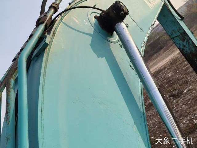 神钢 SK200-8 挖掘机