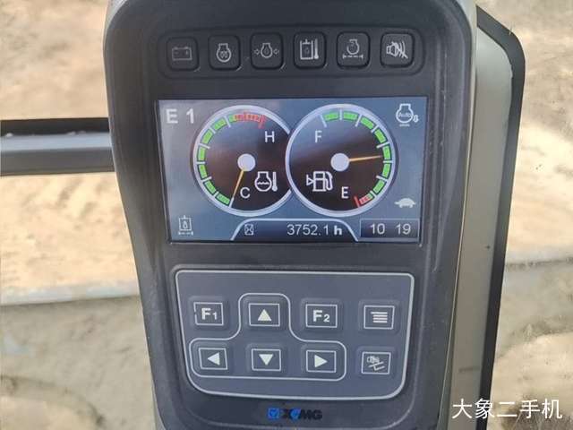 徐工 XE75D 挖掘机