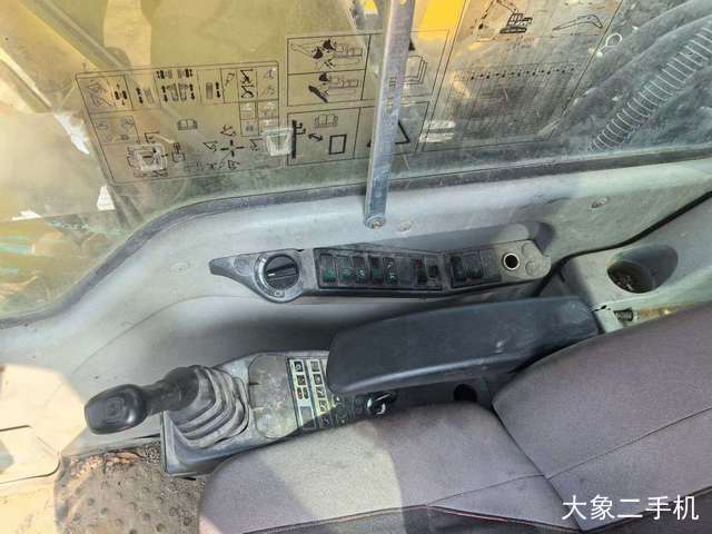 山东临工 LG6135E 挖掘机