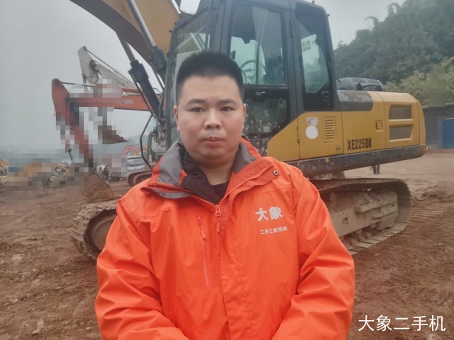徐工 XE200DA 挖掘机