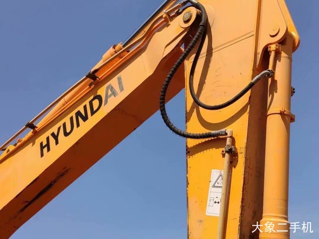 现代 R225LC-7 挖掘机