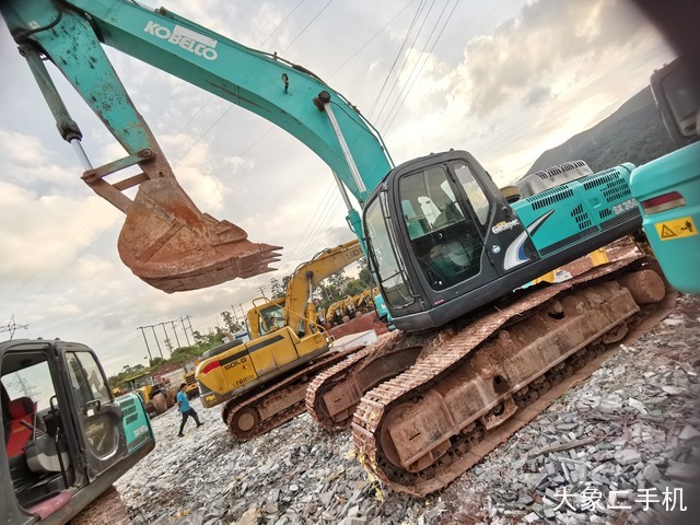 神钢 SK350LC-8 挖掘机