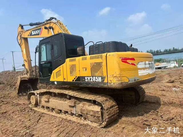 三一重工 SY215C-10 挖掘机