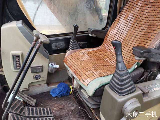 现代 R225LC-7 挖掘机