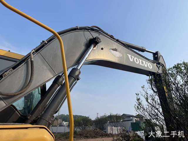 沃尔沃 EC200D 挖掘机