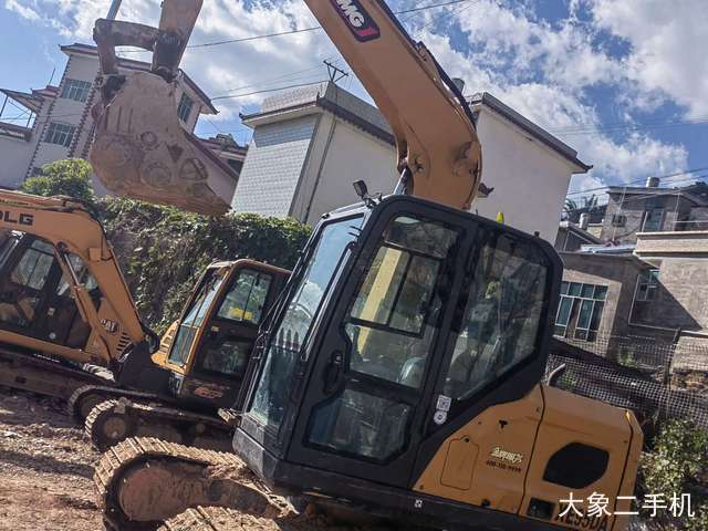 徐工 XE75G 挖掘机