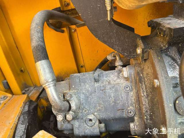 龙工 CDM6075 挖掘机