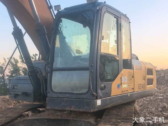 徐工 XE215D 挖掘机