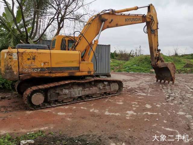 现代 R225LC-7 挖掘机