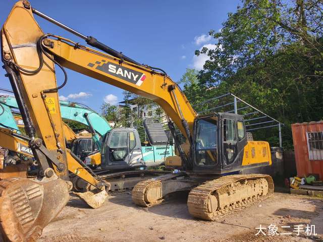 三一重工 SY215C 挖掘机