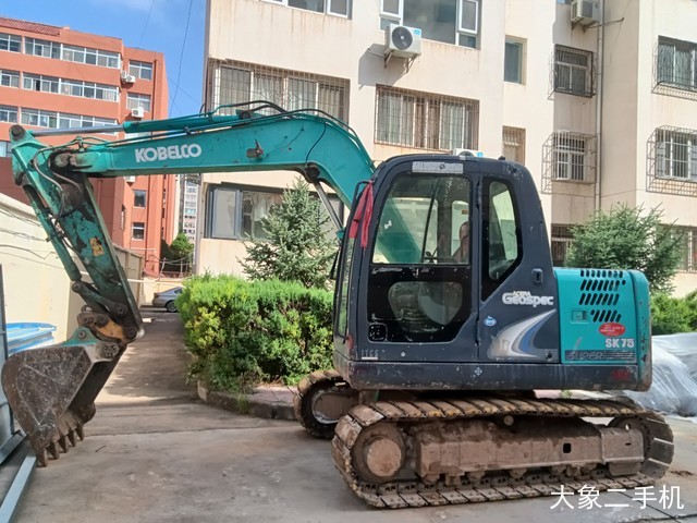 神钢 SK75-8 挖掘机