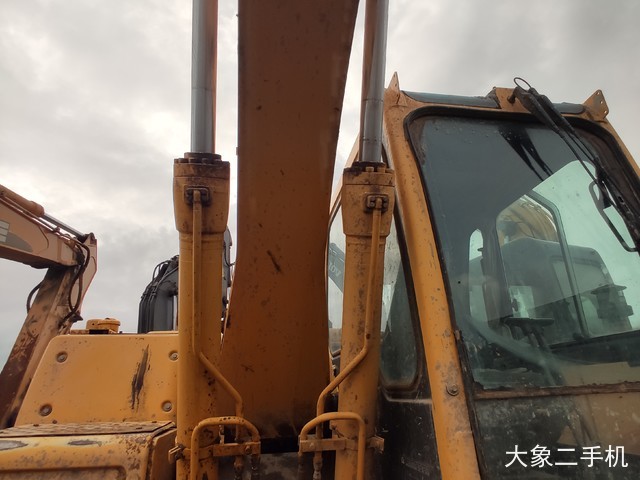 山东临工 LG6150 挖掘机