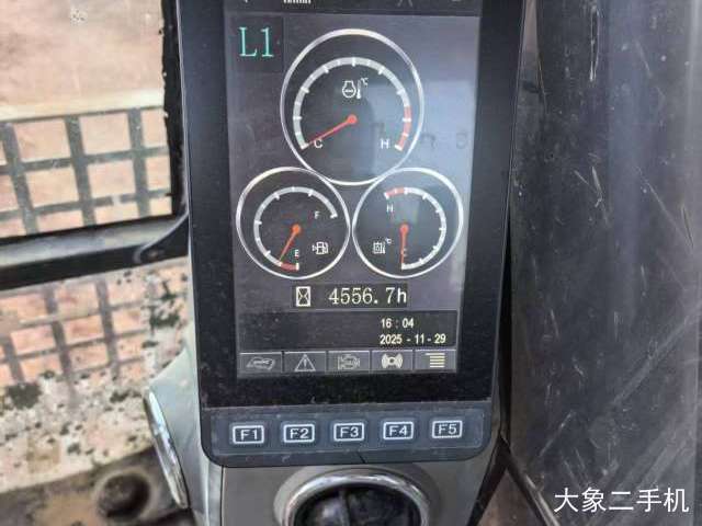 徐工 XE270DK 挖掘机