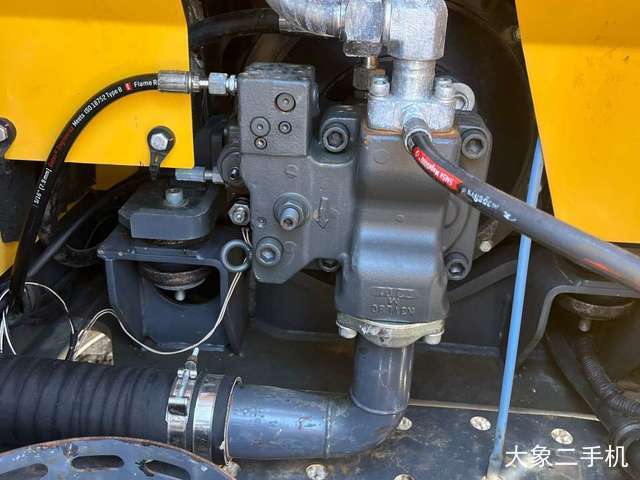 徐工 XE80D 挖掘机