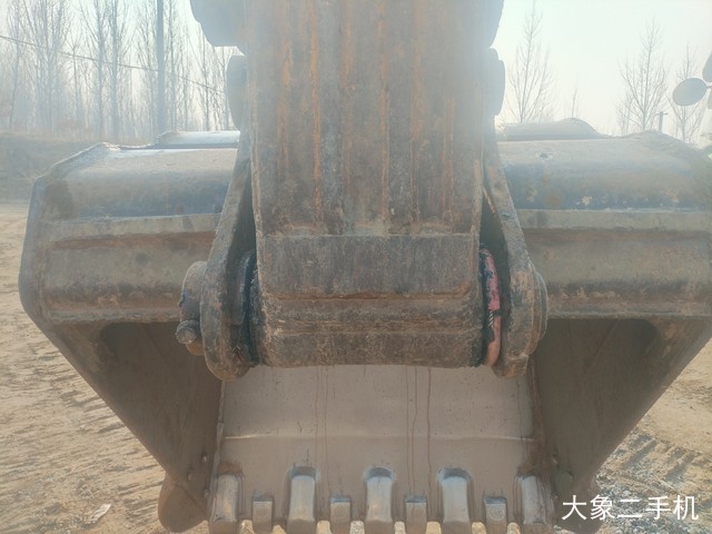 山东临工 E6225H 挖掘机