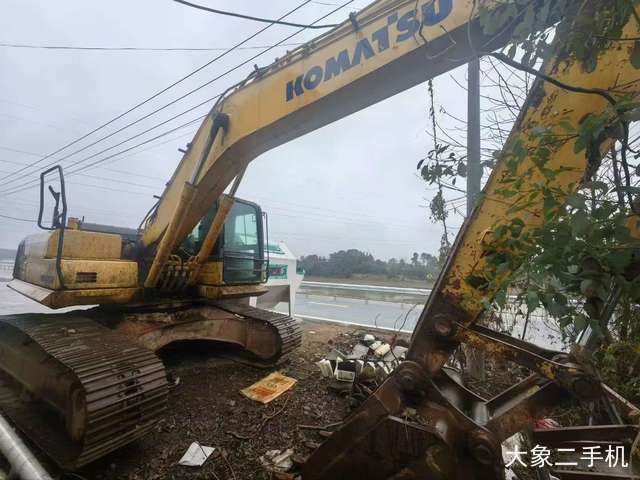 小松 PC210 挖掘机