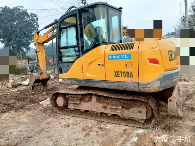 徐工 XE75D 挖掘机