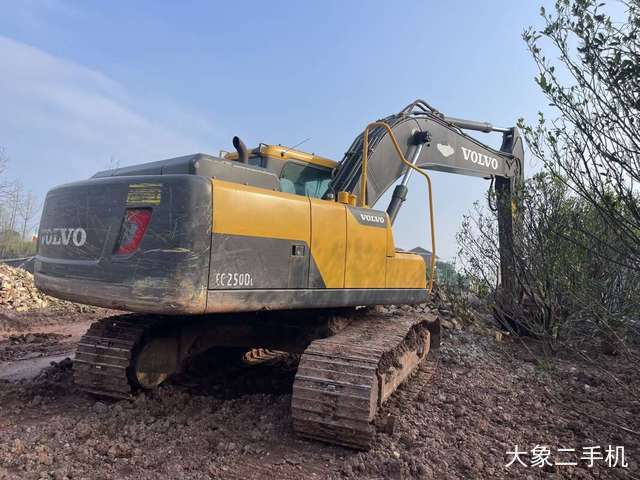 沃尔沃 EC200D 挖掘机