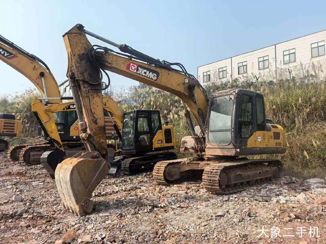 徐工 XE150D 挖掘机