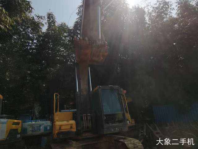 沃尔沃 EC220D 挖掘机