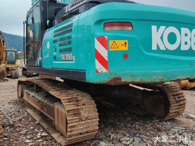 神钢 PC240LC-8 挖掘机