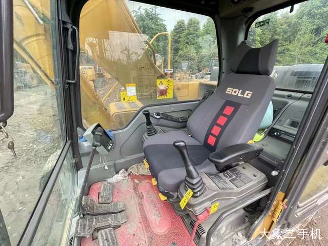 山东临工 LG6210E 挖掘机