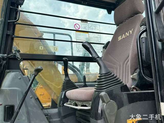 三一重工 SY75C 挖掘机