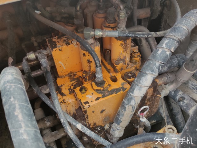 现代 R225LC-7 挖掘机