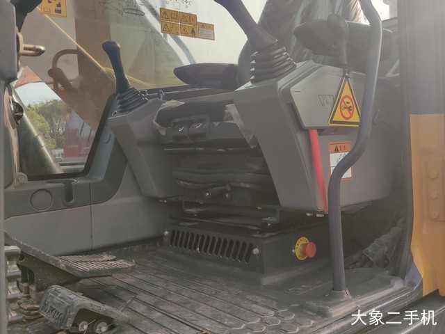 徐工 XE215D 挖掘机