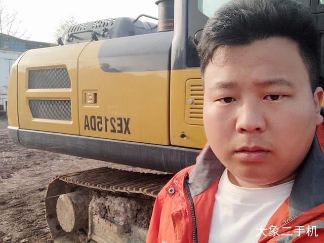 徐工 XE215D 挖掘机