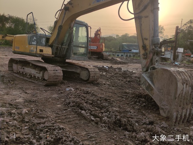 徐工 XE135D 挖掘机