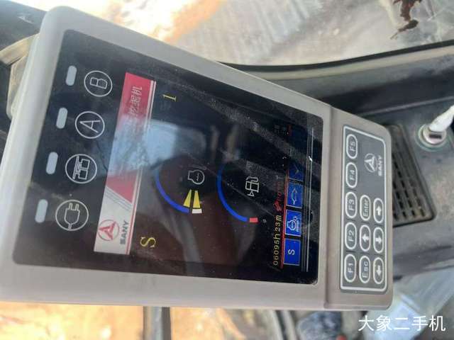 三一重工 SY215C-10 挖掘机