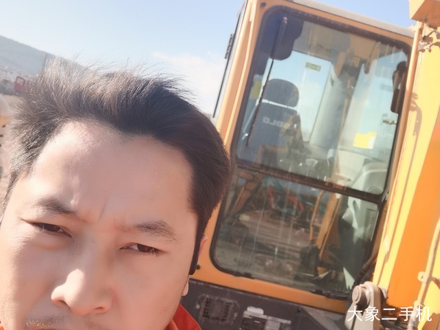 山东临工 E660F 挖掘机