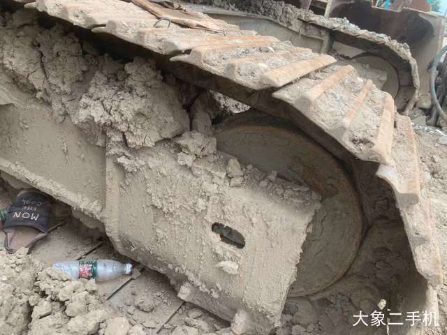 雷沃重工 FR220E 挖掘机