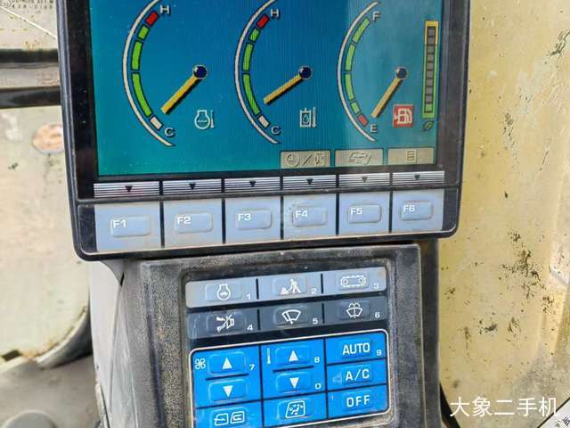 小松 PC220-8 挖掘机