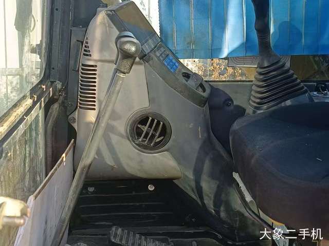 小松 PC270-8 挖掘机