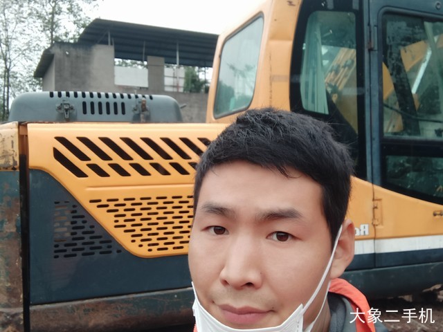 现代 R150LC-9 挖掘机