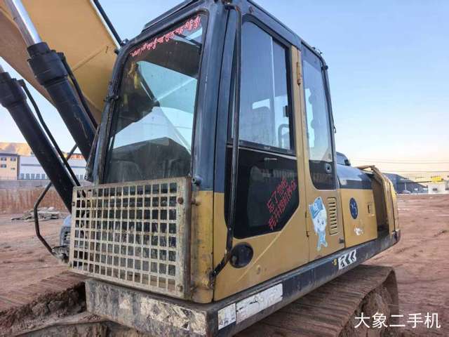 徐工 XE270DK 挖掘机