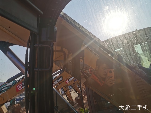 徐工 XE75D 挖掘机