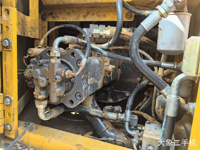 山东临工 LG6135E 挖掘机