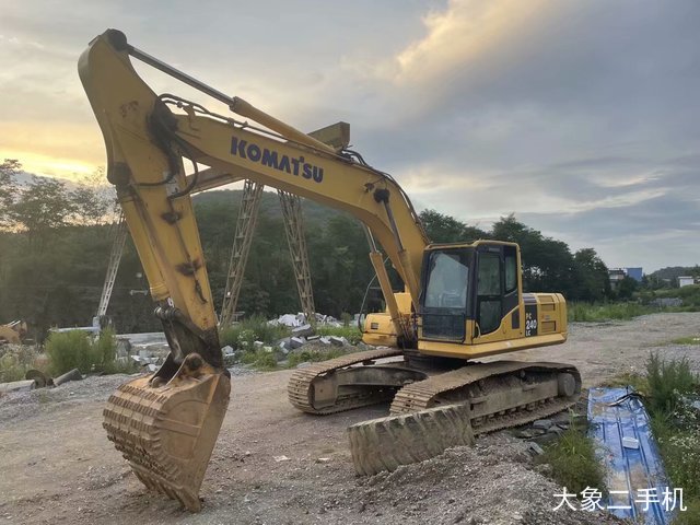 小松 PC240LC-8 挖掘机