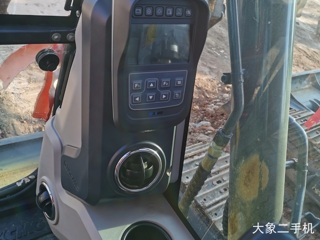 徐工 XE75D 挖掘机