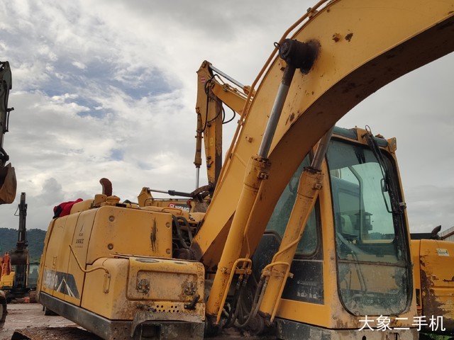 山东临工 LG6150 挖掘机