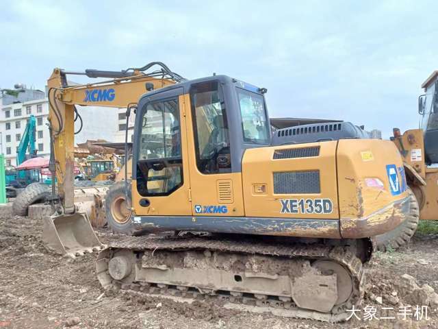 徐工 XE135D 挖掘机
