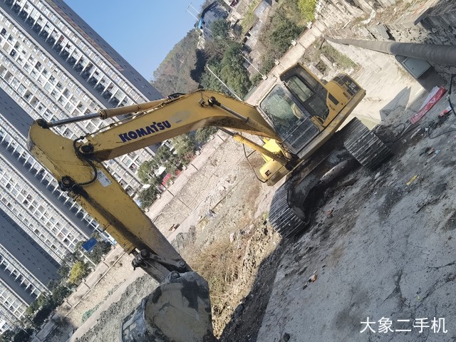 小松 PC210-8 挖掘机