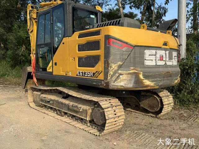山东临工 E6135F 挖掘机