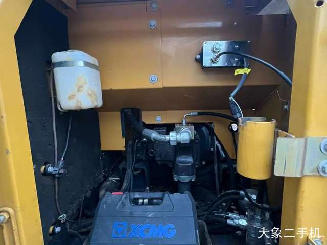 徐工 XE75D 挖掘机