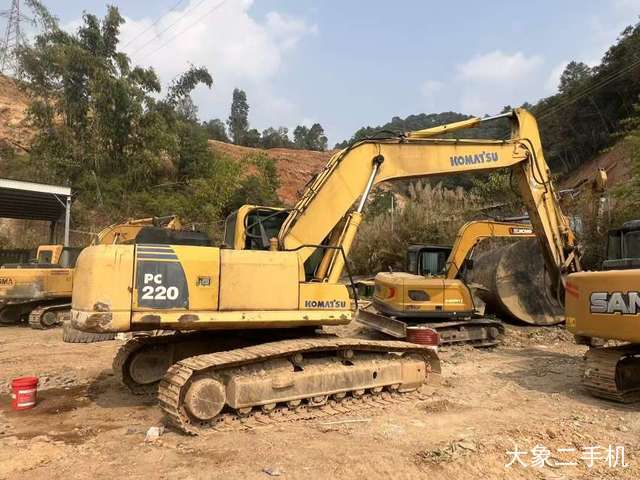 小松 PC220-8 挖掘机